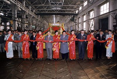 山推股份公司舉行山推牌TY220推土機(jī)5000臺下線慶典活動(dòng)。